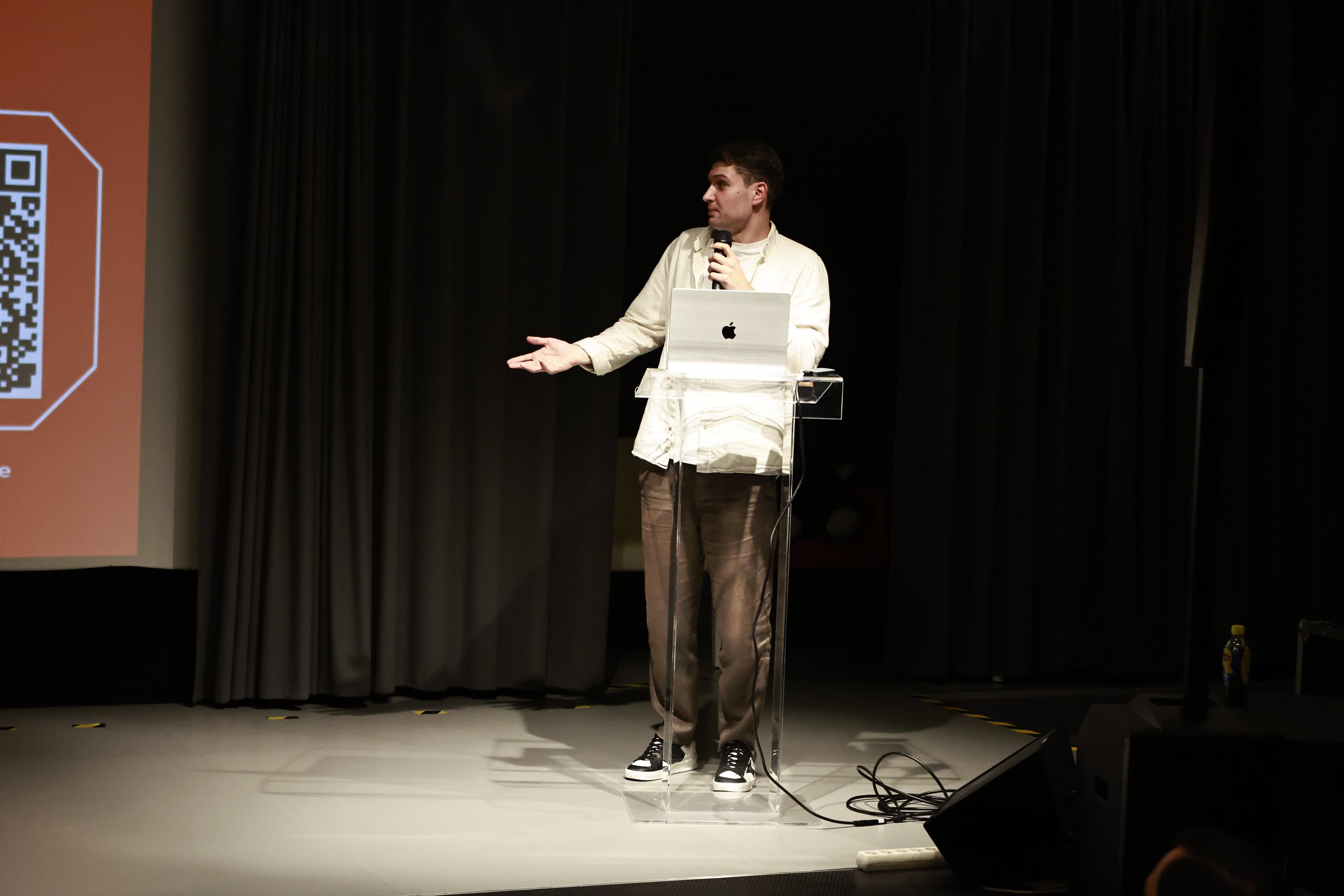 Stape talk about&nbsp; server-side tracking at a PPC meetup in Hungary