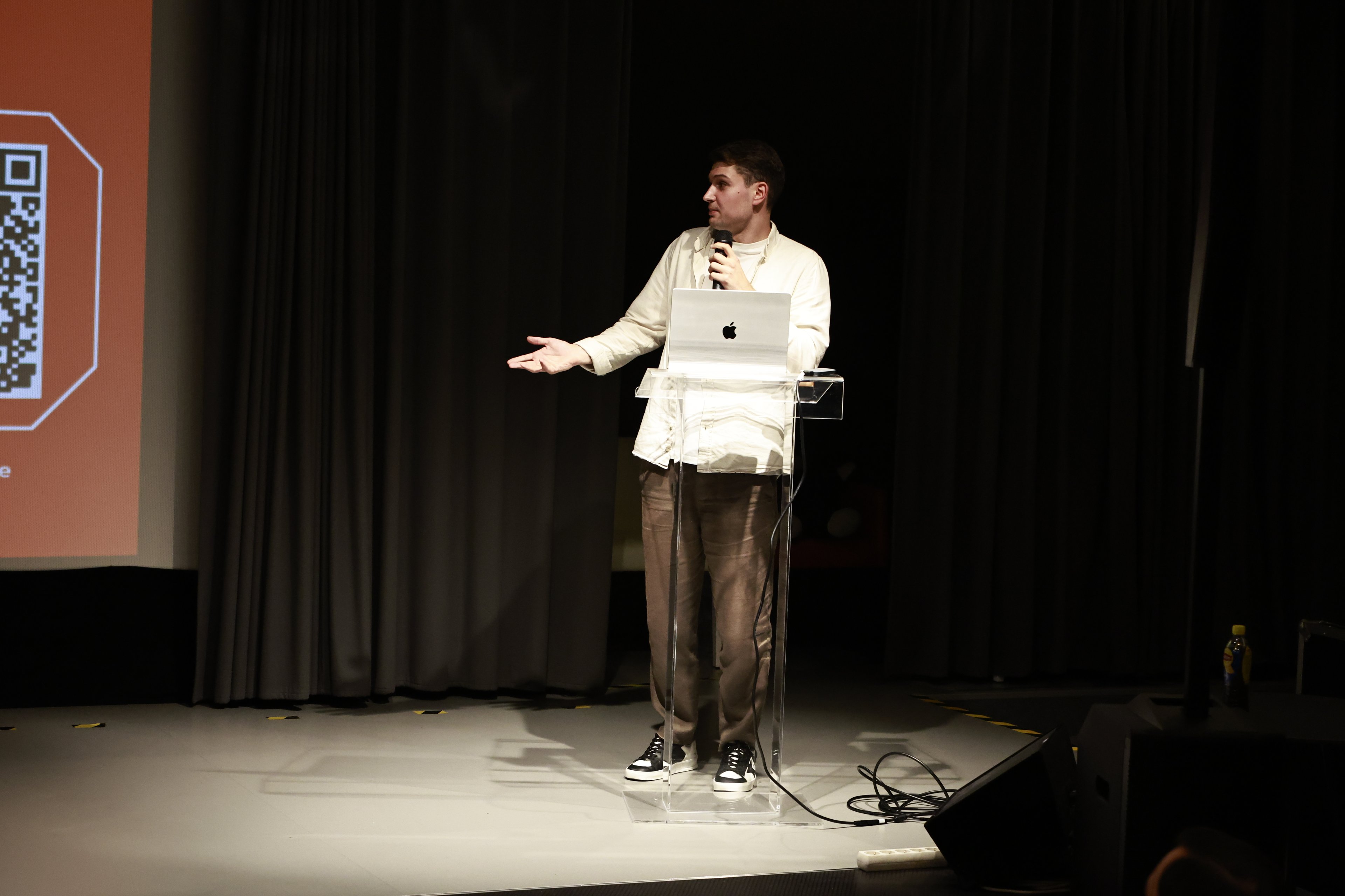 Stape talk about&nbsp; server-side tracking at a PPC meetup in Hungary